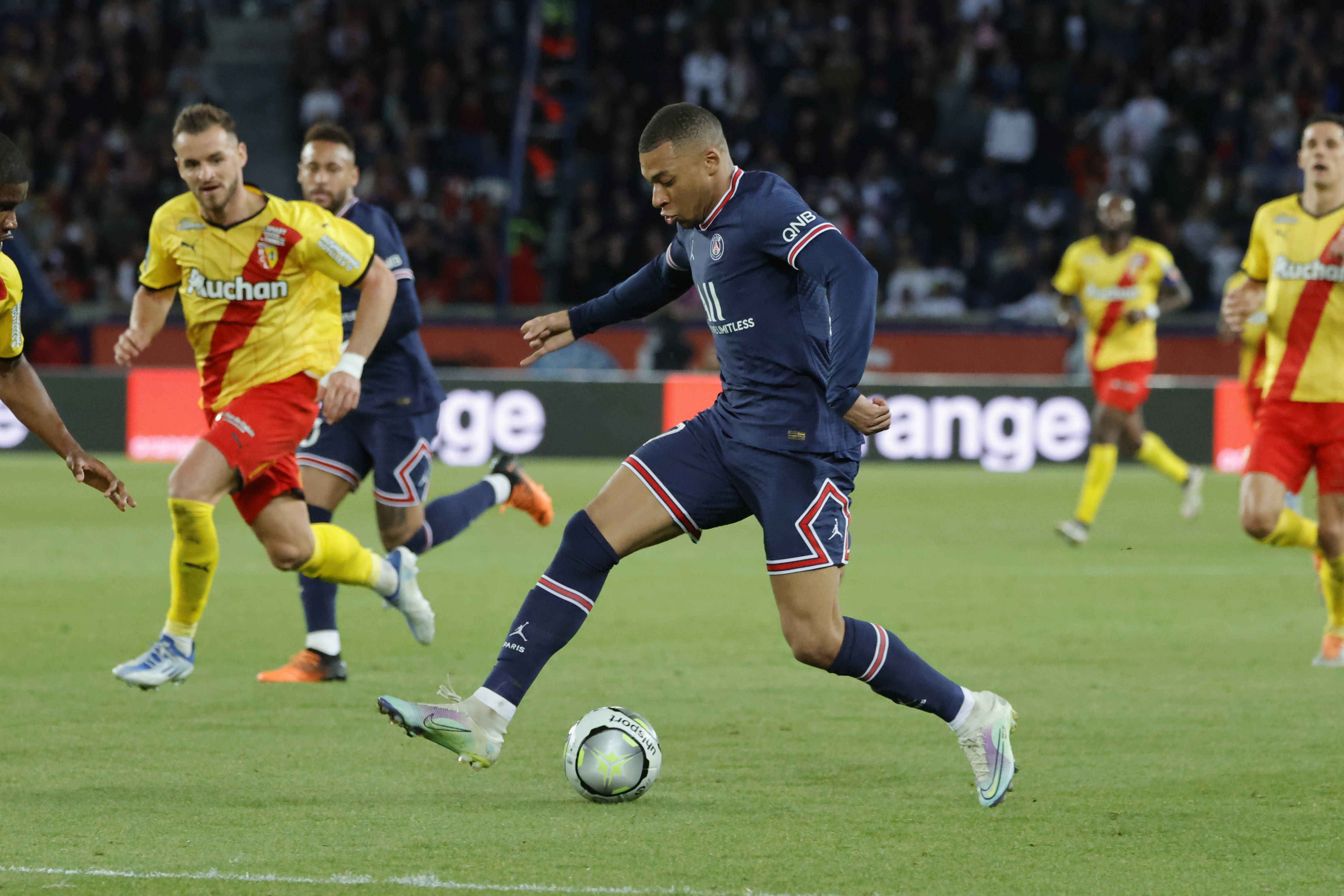 关于巴黎圣日耳曼在比赛中奋力拼搏的信息