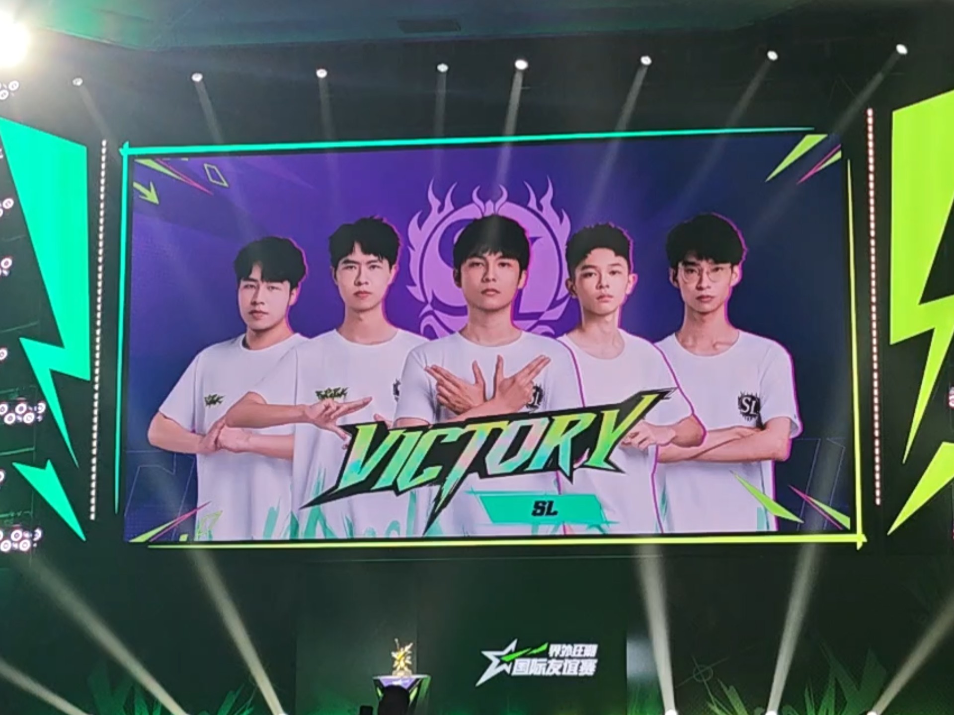 比赛如火如荼！两队对决好不激动，胜负悬念