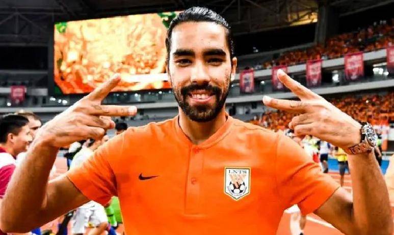 裁判判罚偏颇成争议焦点,球队维权抗议 裁判判罚偏颇成争议焦点,球队维权抗议