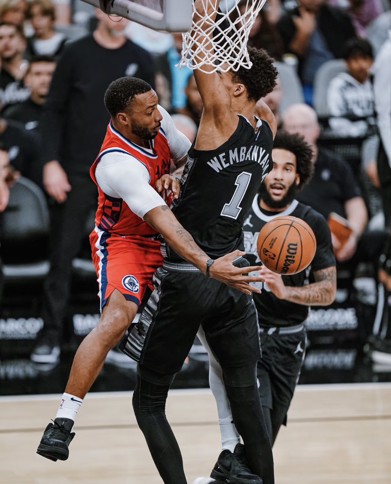 开云体育平台APP-关于马刺迎来三连胜，赢得西部排名前进的信息