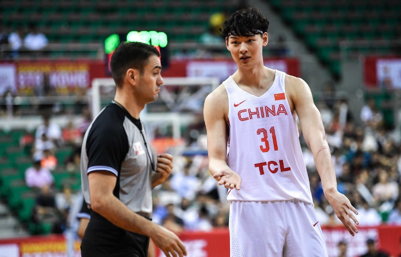 关于青岛队碾压雄鹿,王哲林惊艳四座的信息 关于青岛队碾压雄鹿,王哲林惊艳四座的信息