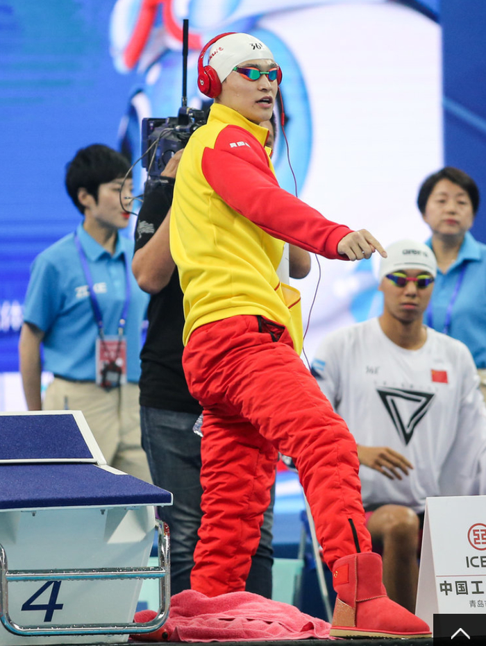 韩国体操选手飒爽出场,霸气斩获冠军 韩国体操选手飒爽出场,霸气斩获冠军