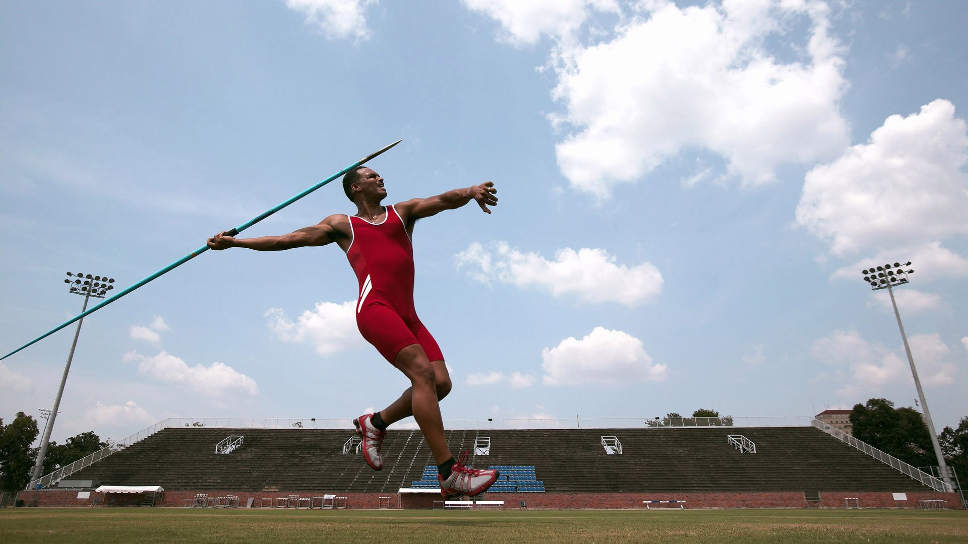 当罗马军团穿越绿茵场，阿圭罗如何在龟甲阵下加冕全场最佳