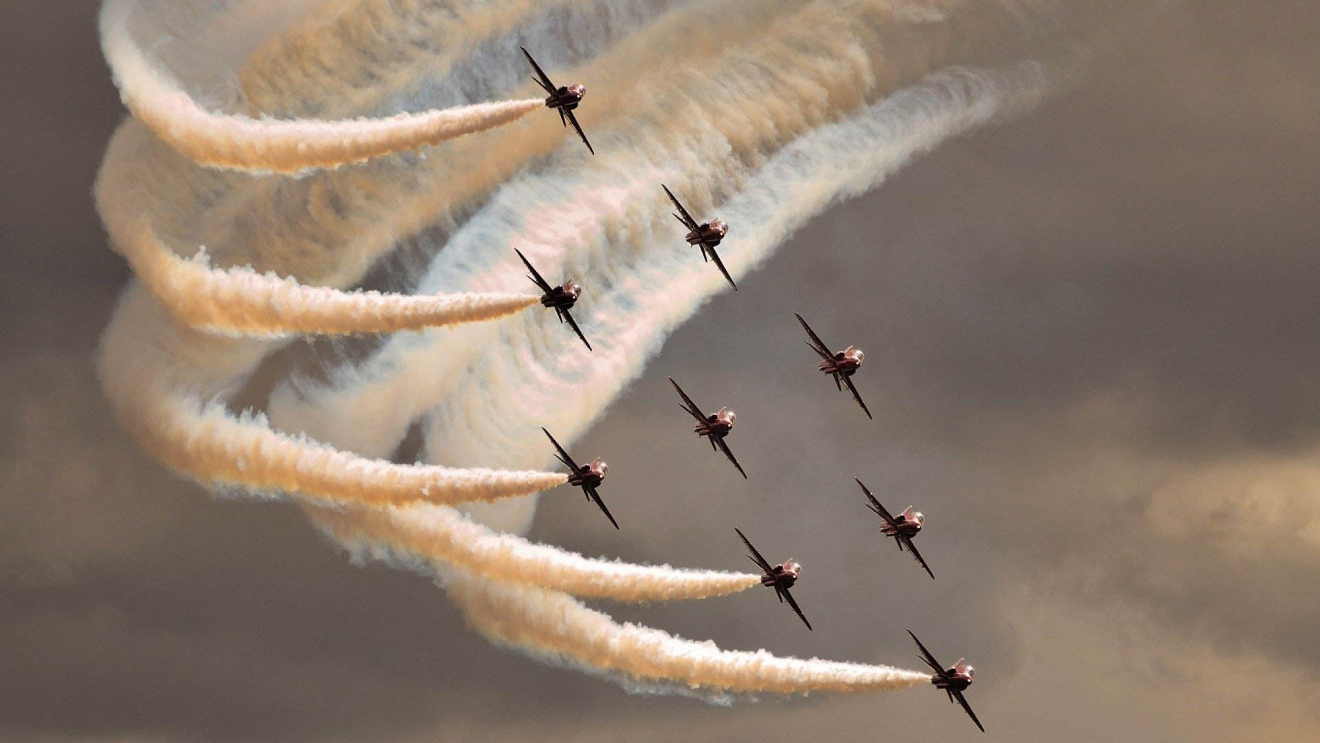 多特蒙德稳扎稳打击败AC米兰，范戴克观战成意外焦点，一场胜利与致敬的夜晚