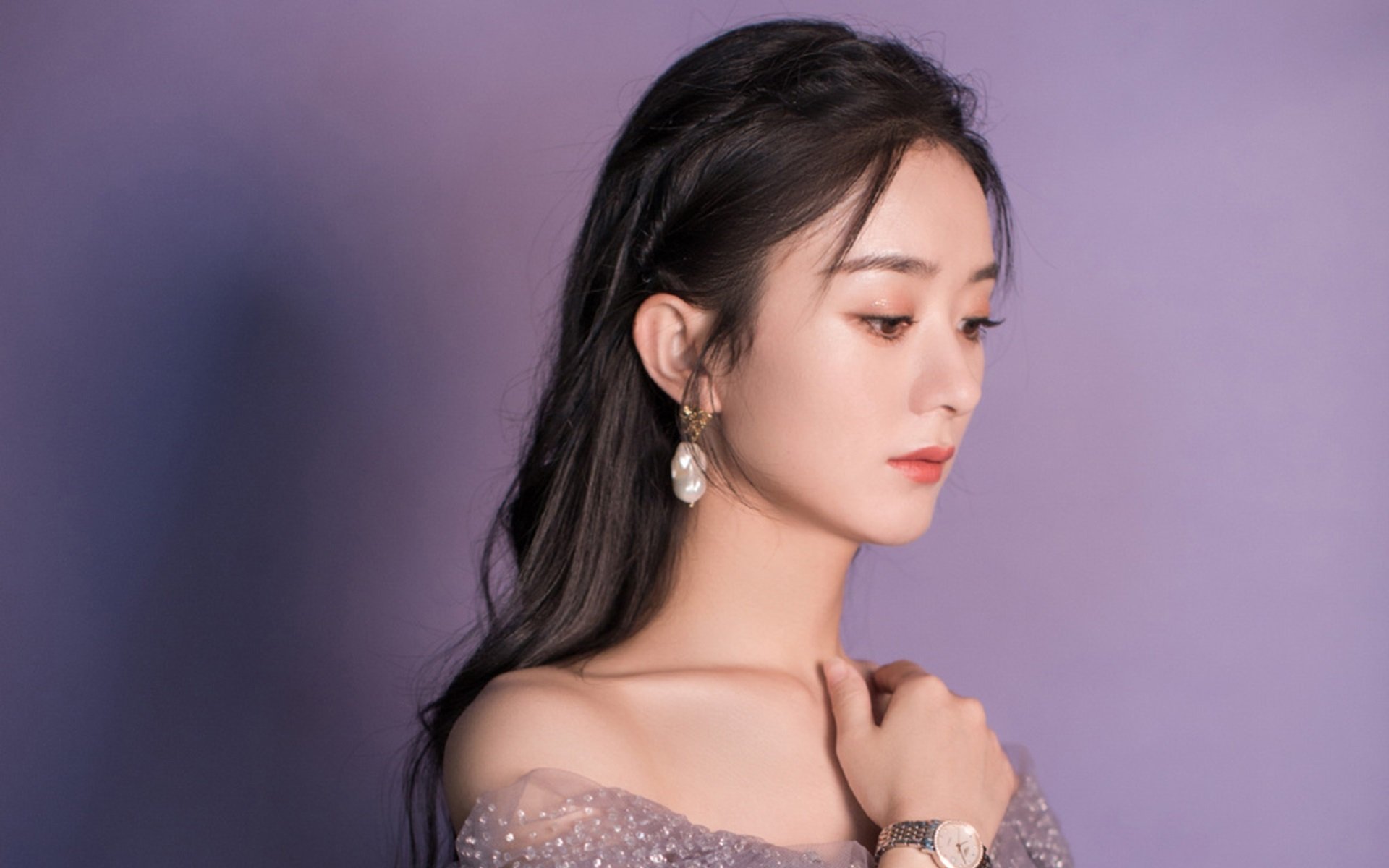 暗夜微光,阿克的六十分贝与一场未被喧嚣掩盖的里程碑